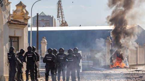 Barricadas y quema de contenedores en la 7ª jornada de la huelga del metal en Cádiz