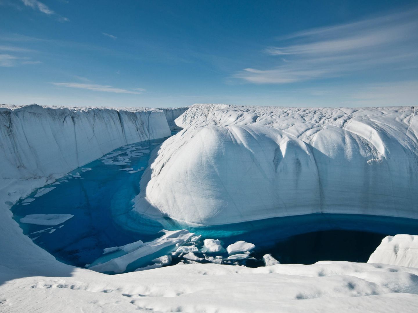 Corredor de agua formado por el deshielo en Groenlandia. (Ian Joughin)