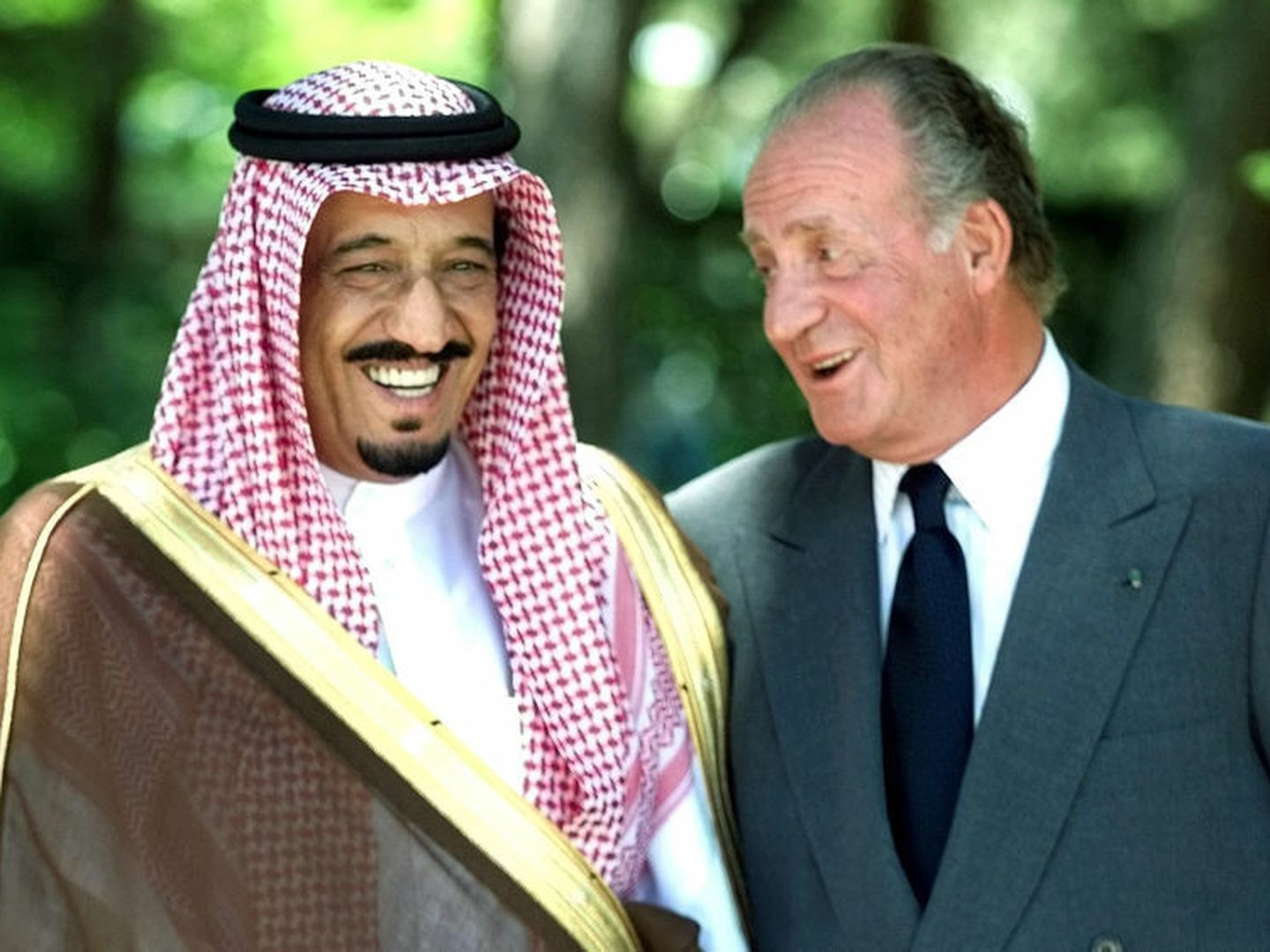 El príncipe Salma junto al rey don Juan Carlos, en una imagen de archivo (I.C.)