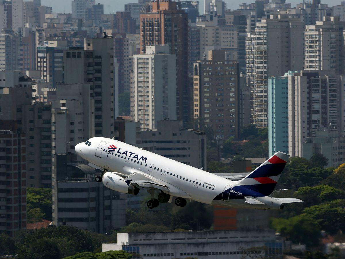 Foto: Avión de Latam Airlines. (Reuters/Paulo Whitaker)
