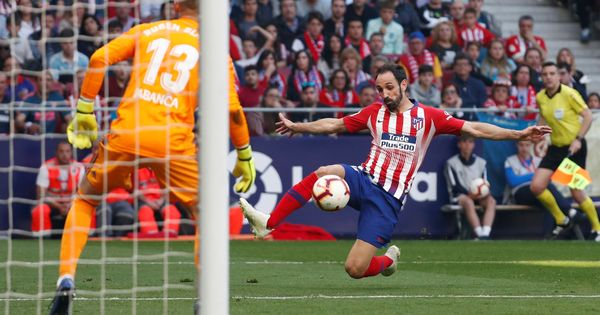 Foto: Juanfran jugó ocho años en el Atlético de Madrid, de 2011 a 2019. (Reuters)