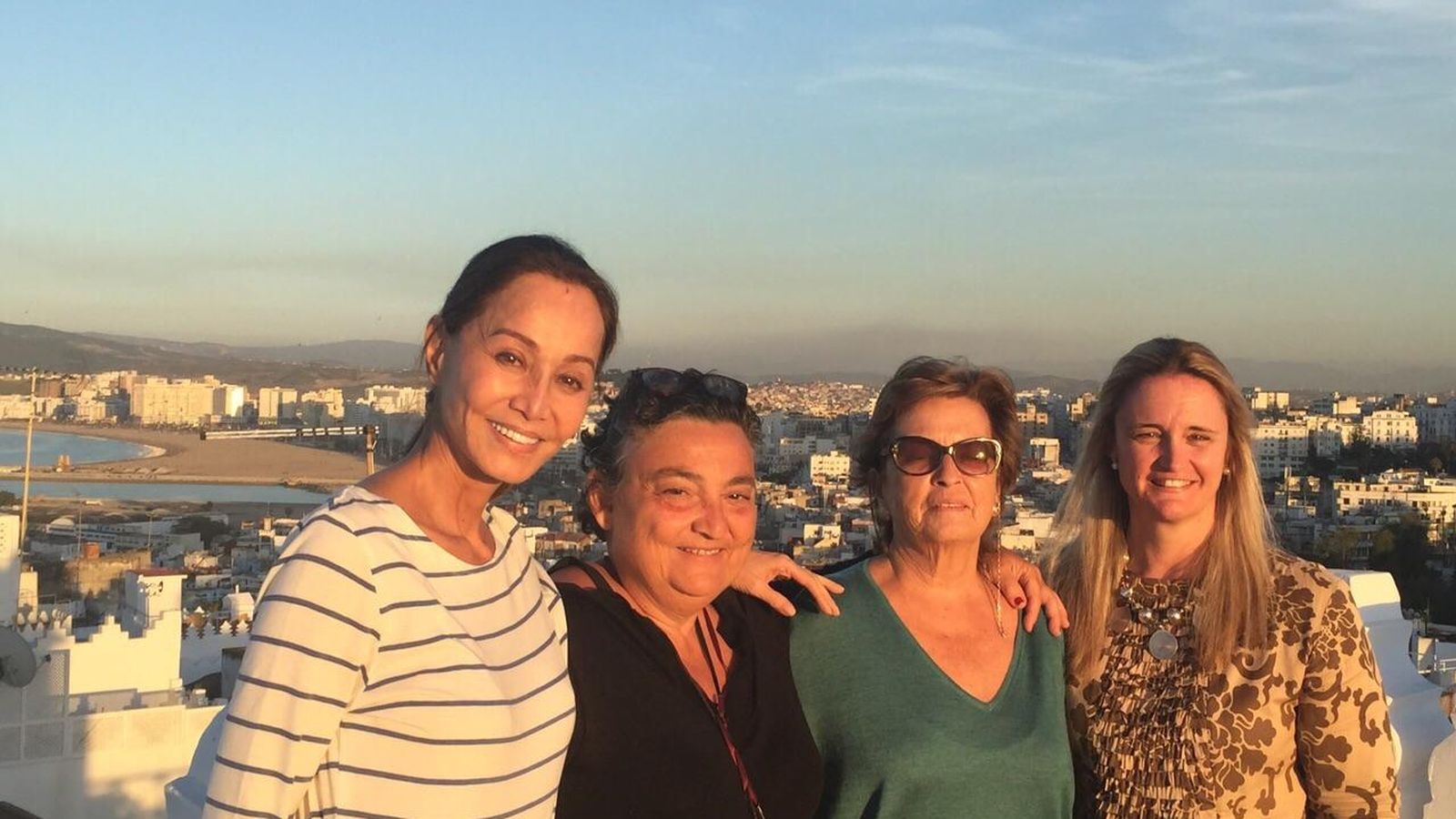 Foto: Preysler con Elena Benarroch, Mamen Fernández-Ordas y Pilar González en la terraza de Maison Blanch (Vanitatis)
