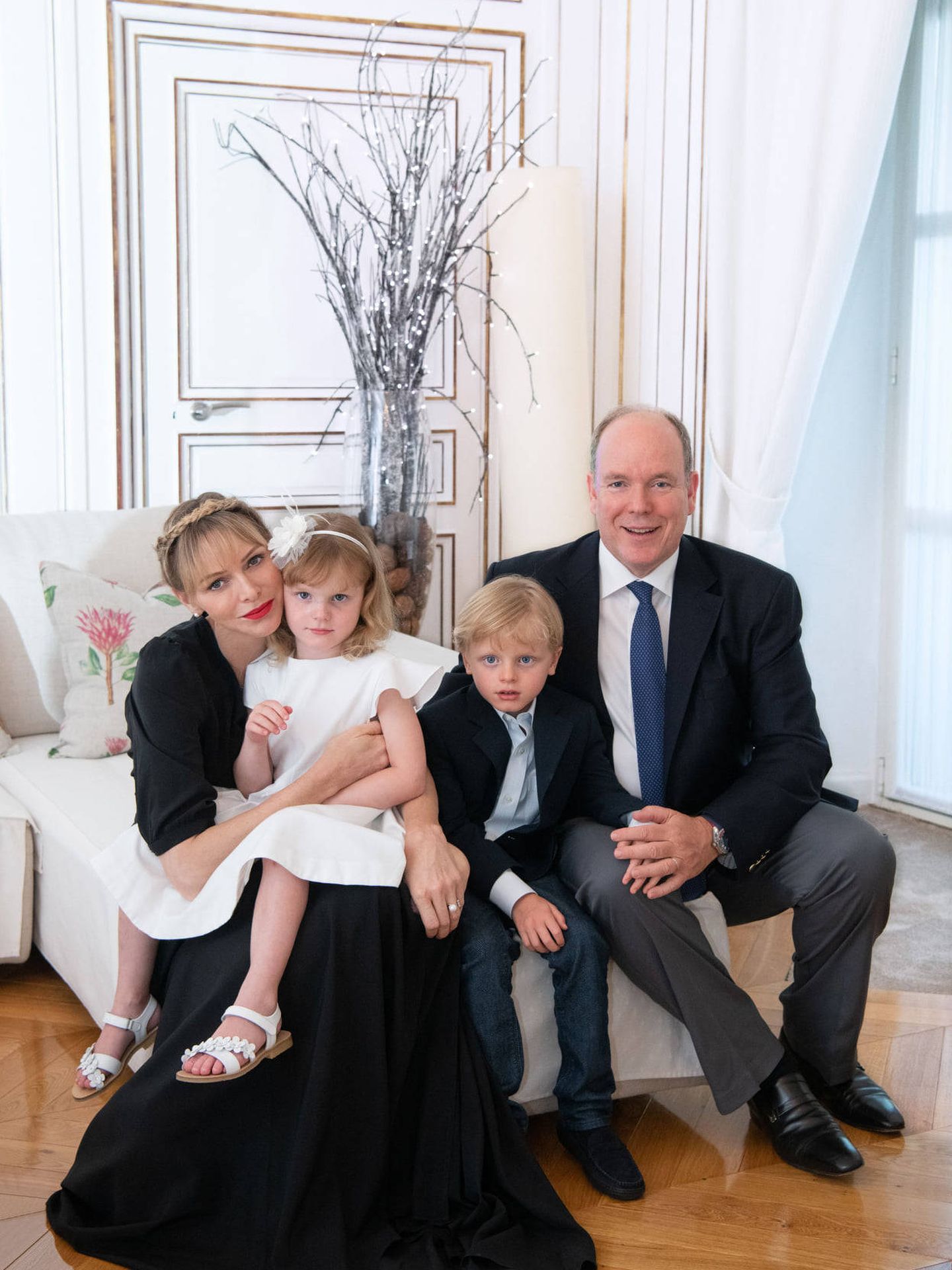 Alberto y Charlène de Mónaco, con sus hijos. (Eric Mathon / Palais Princier)