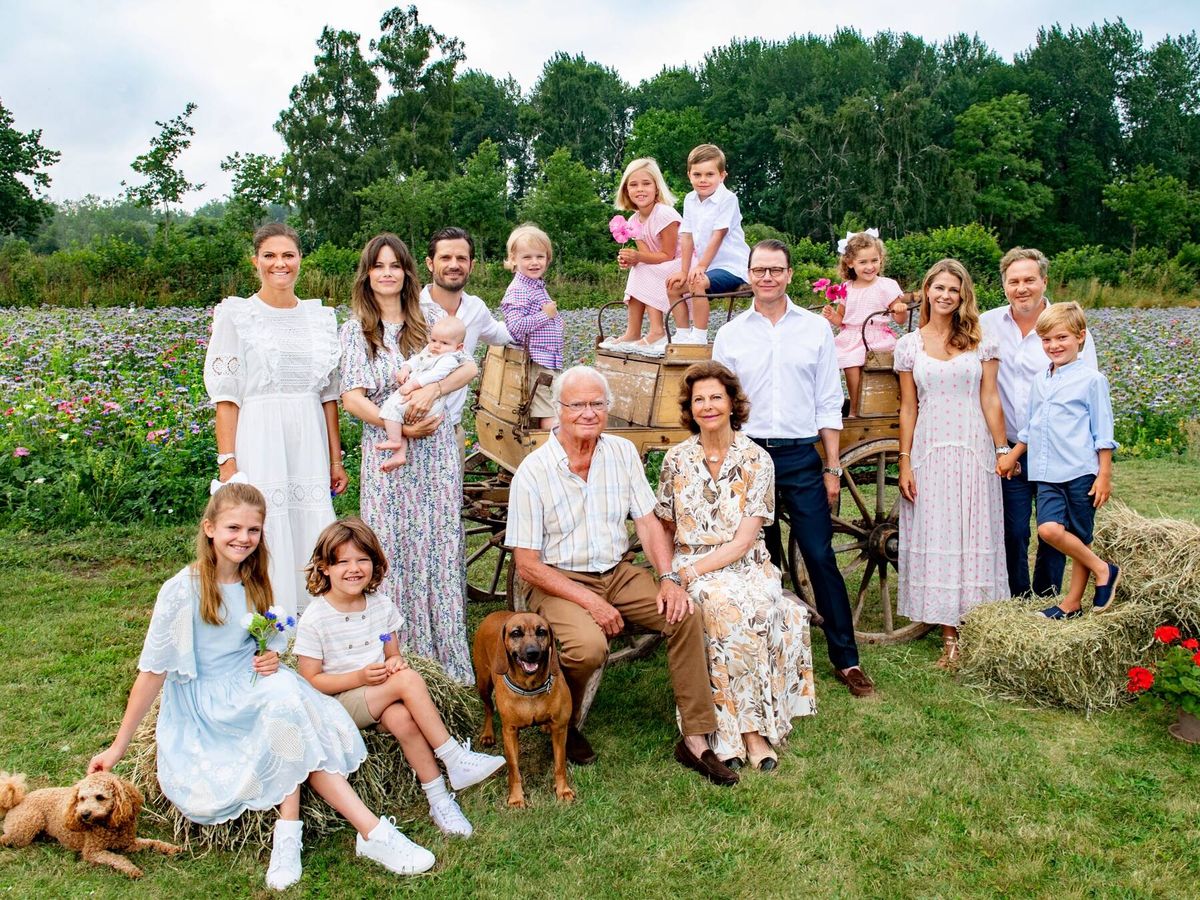 Foto: La familia real de Suecia, posando para la foto. (Jonas Ekströmer para la Casa Real de Suecia)