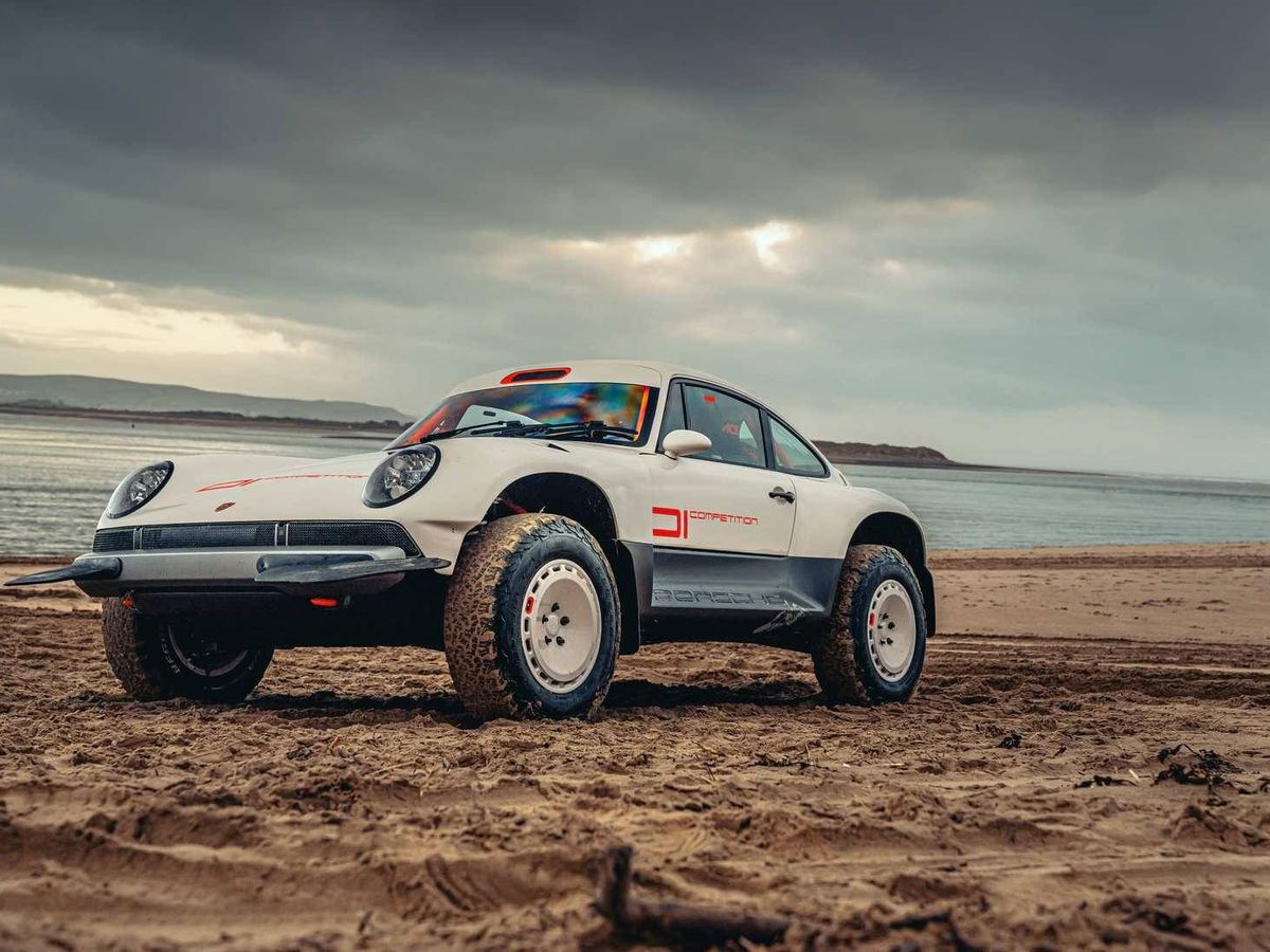 Foto: El Singer ACS recuerda al coche del Dakar, pero es un coche completamente nuevo basado en un 964 de 1992. 