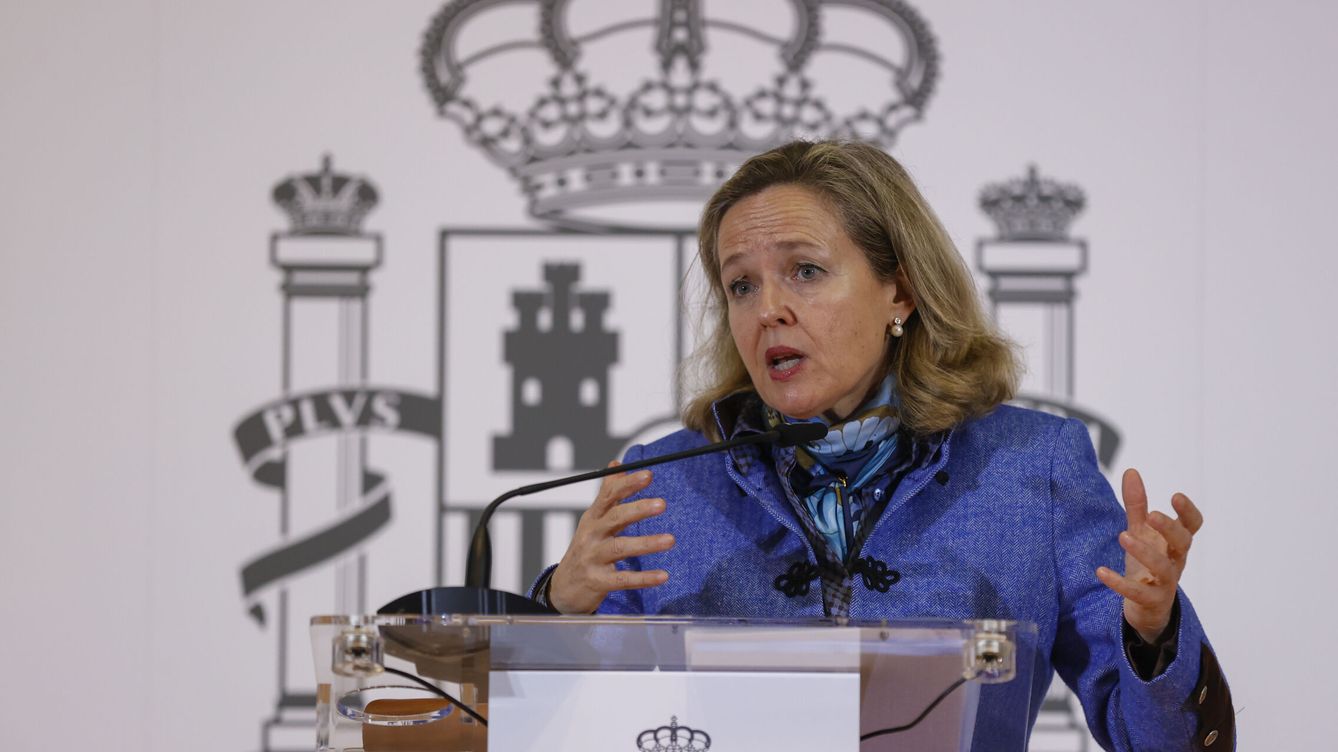 Calviño defiende la salud de la banca española en pleno castigo bursátil por SVB
