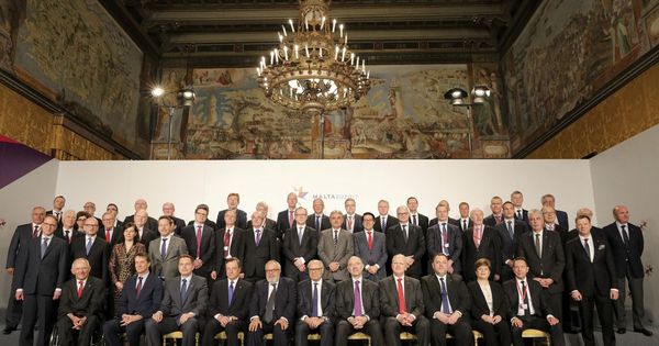 Foto: Los ministros de Economía y Finanzas de la Unión Europea durante su reunión informal Europea (Ecofin) en el Palacio del Gran Maestre en La Valeta, Malta. (EFE)