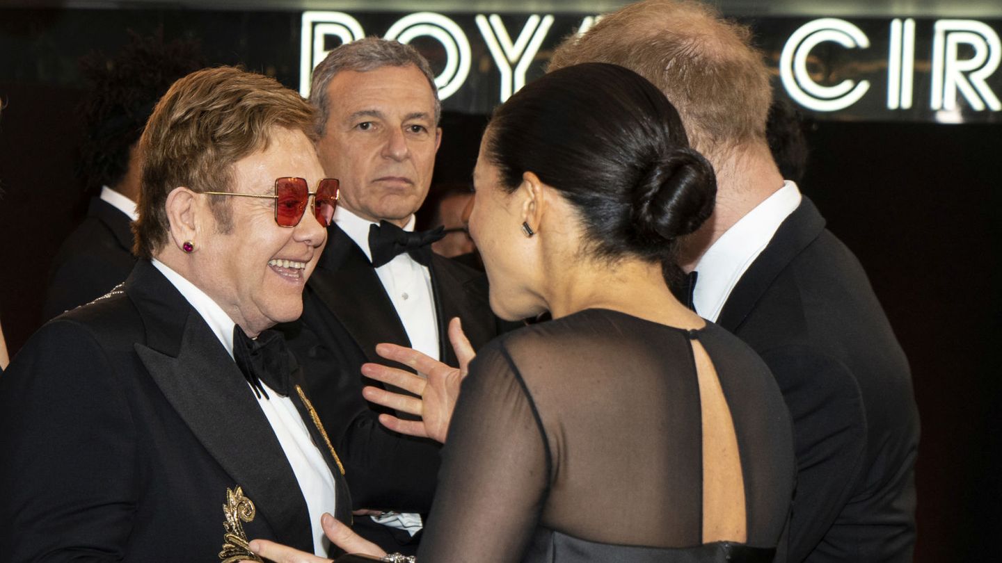Harry y Meghan, en un encuentro con Elton John en 2019. (Reuters/Pool/Niklas Halle'n)