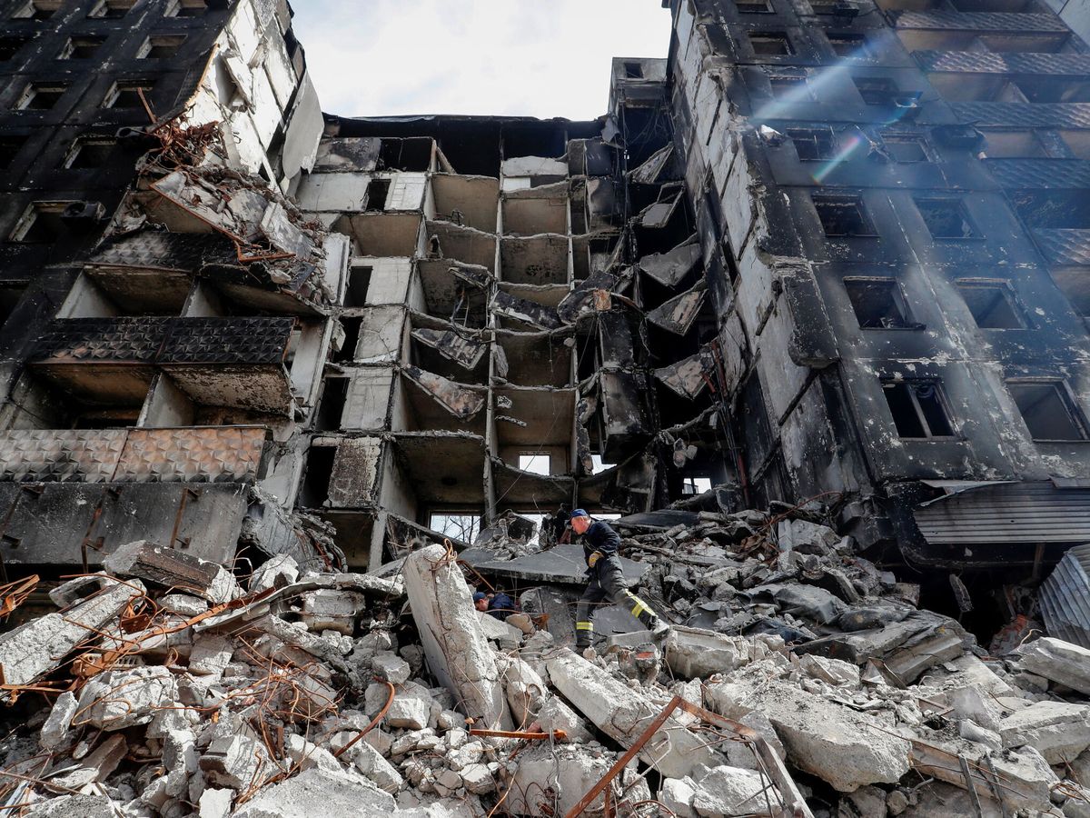Foto: Edificio destruido por las bombas rusas en Mariúpol. (Reuters/Alexander Ermochenko)