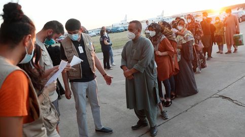 España evacúa en su último vuelo a decenas de afganos que trabajaron para EEUU