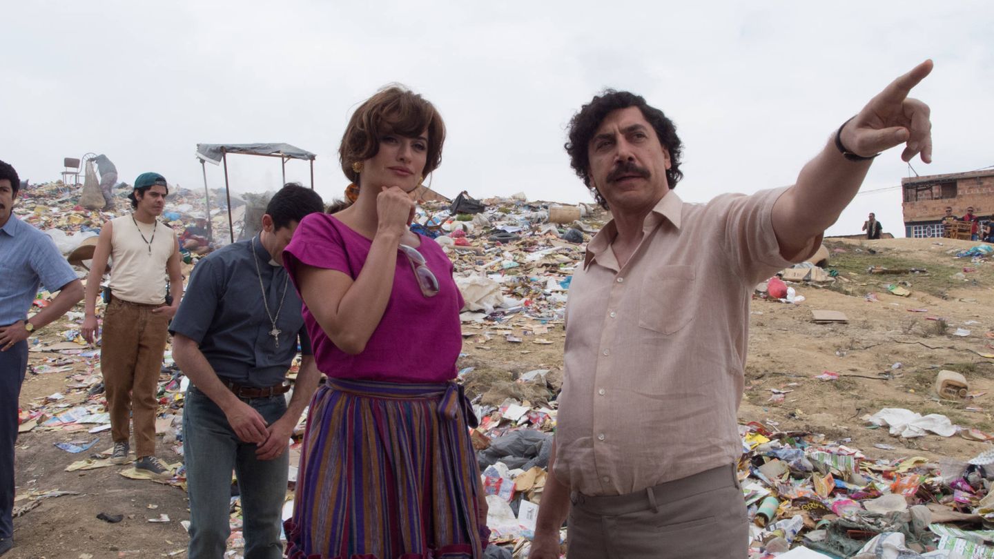 Penélope Cruz y León de Aranoa en 'Loving Pablo'. (Filmax)