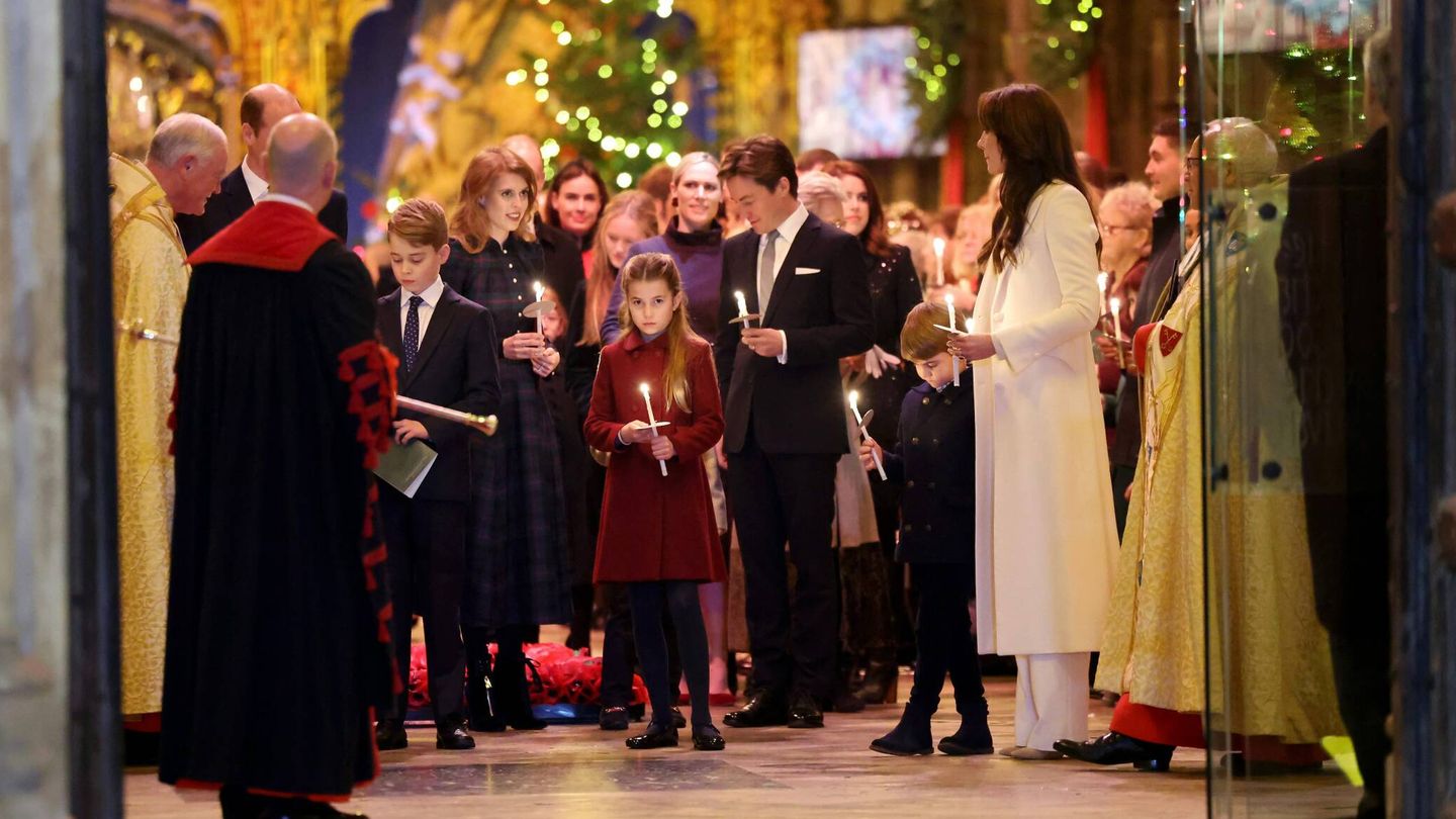 Kate Middleton, con su familia en el concierto de villancicos. (Cordon Press)