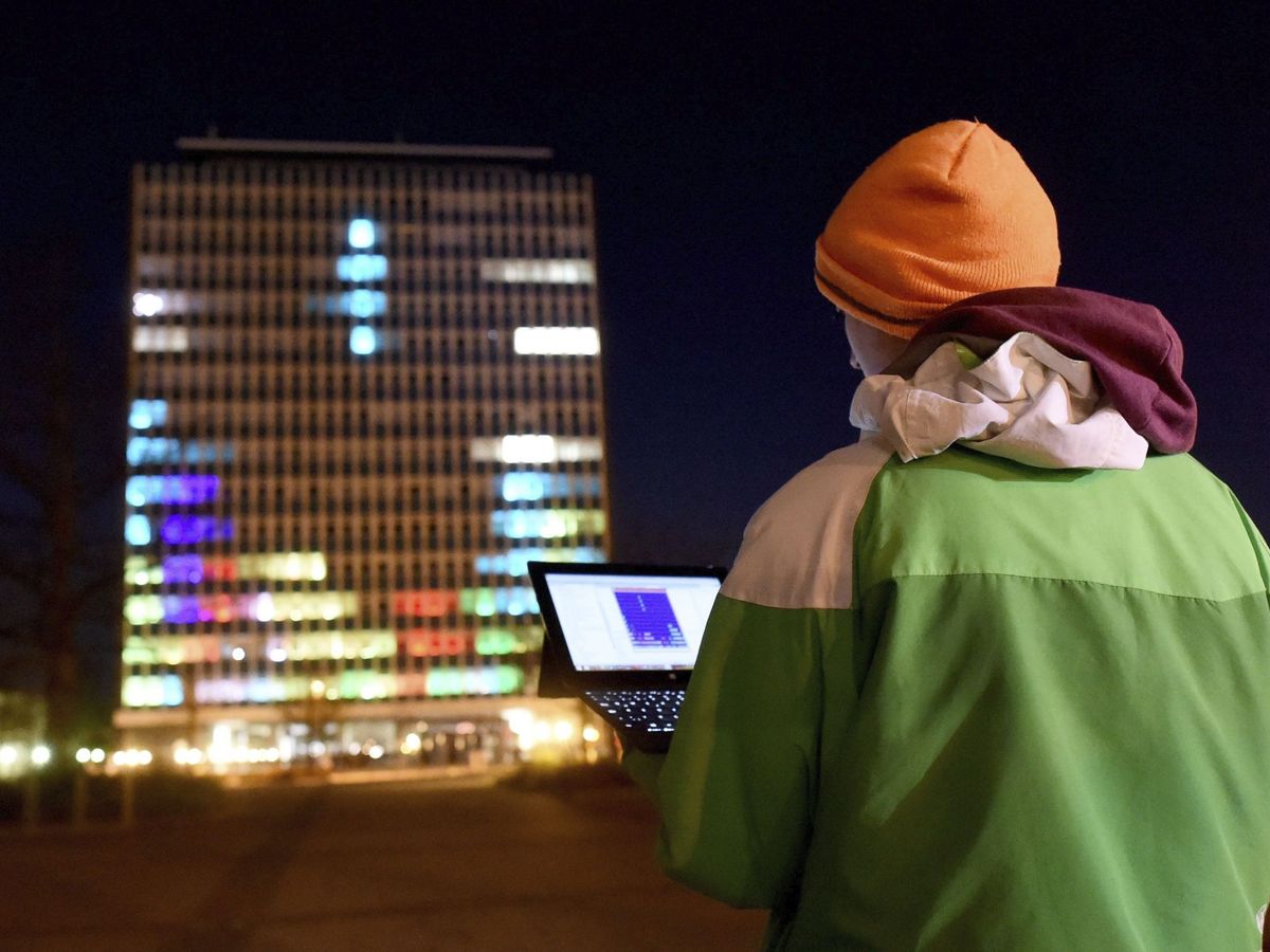 Foto: Proyecto estudiantil del juego del Tetris en Alemania. (EFE/Carsten Rehder)