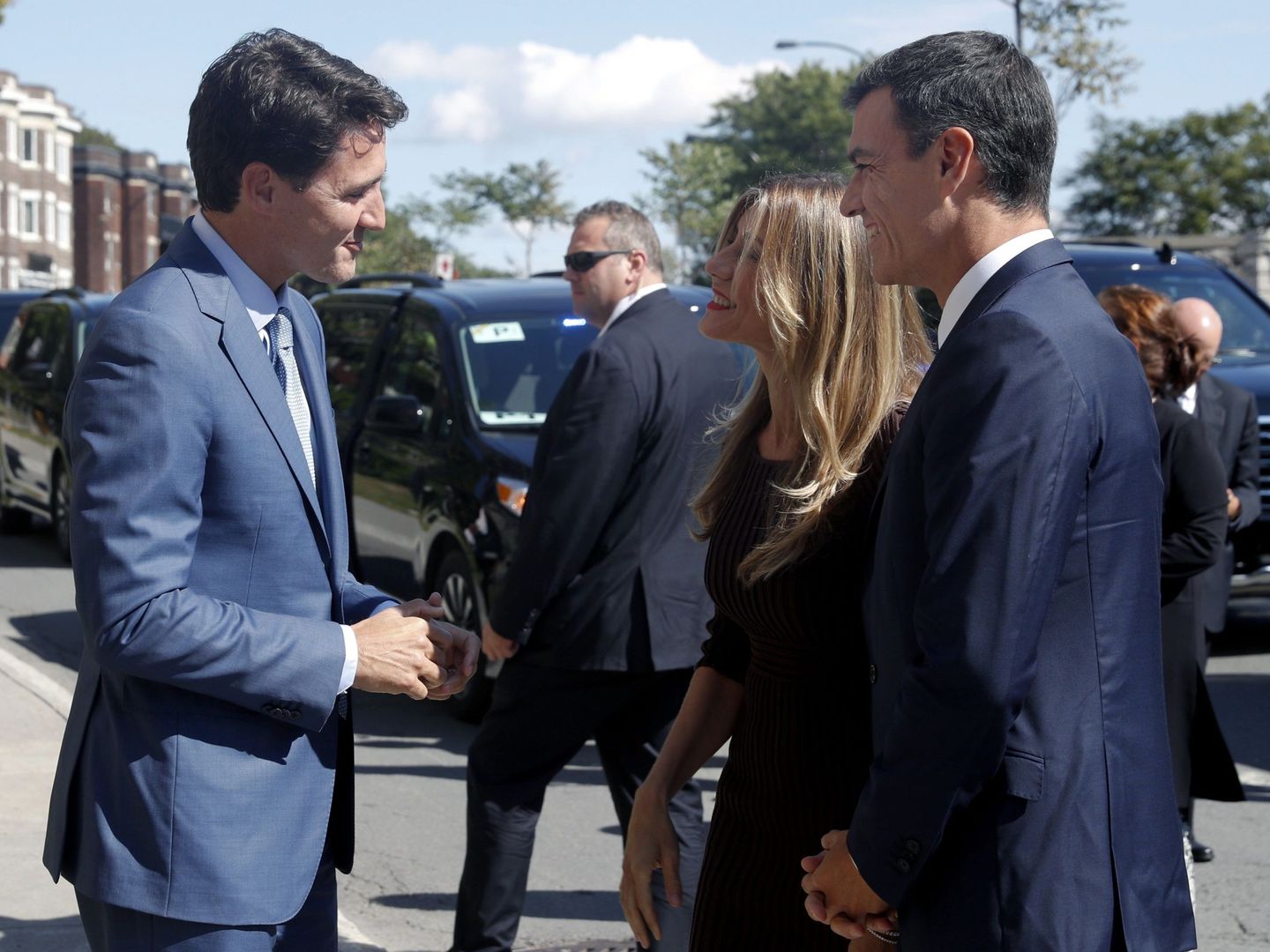 Pedro Sánchez y Begoña Gómez con Justin Trudeau. (EFE)