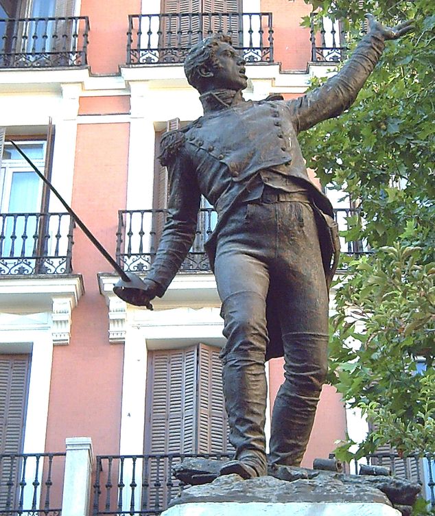 Estatua del teniente Ruiz y Mendoza, en la plaza del Rey de Madrid. (CC)