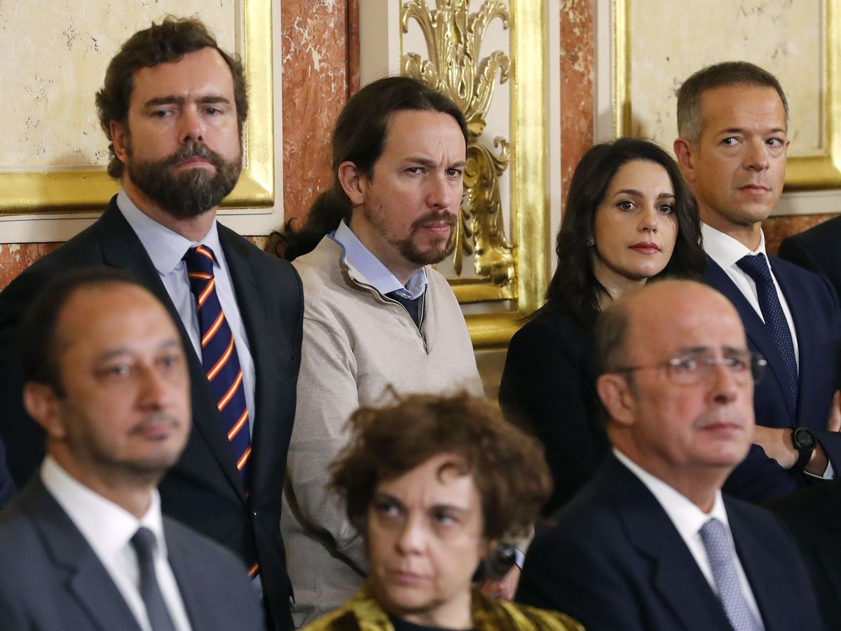 Foto: El diputado de Vox Iván Espinosa de los Monteros, el líder de Podemos, Pablo Iglesias, e Inés Arrimadas, de Ciudadanos. (EFE)
