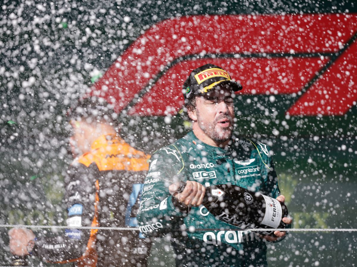 Foto: Después de la crisis, sorprendió el podio de Alonso en Brasil (EFE Isaac Fontana)