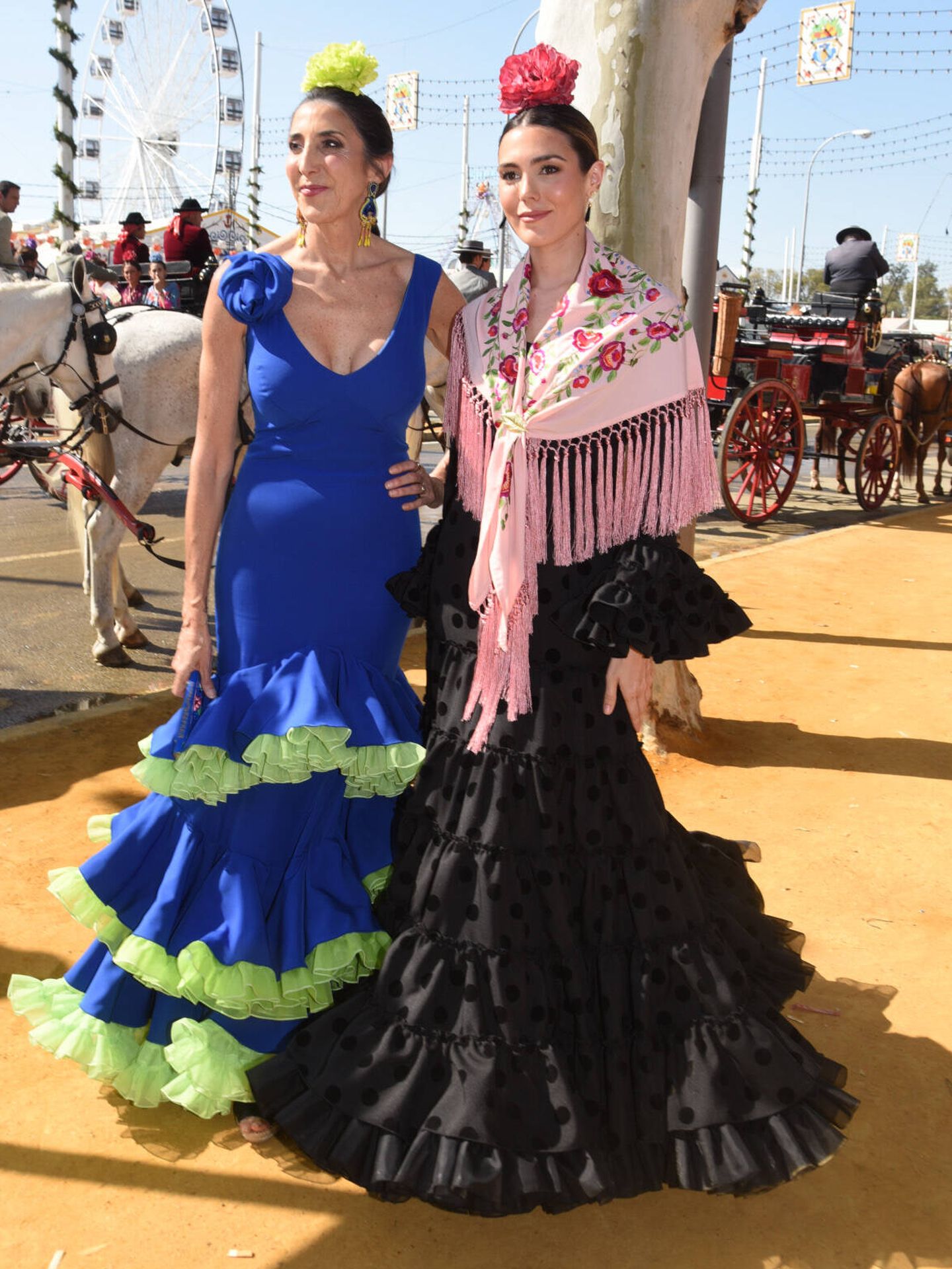 Paz Padilla y Anna Ferrer Padilla en la fiesta organizada por 'El Turronero' en la Feria de Abril de Sevilla. (Gtres)