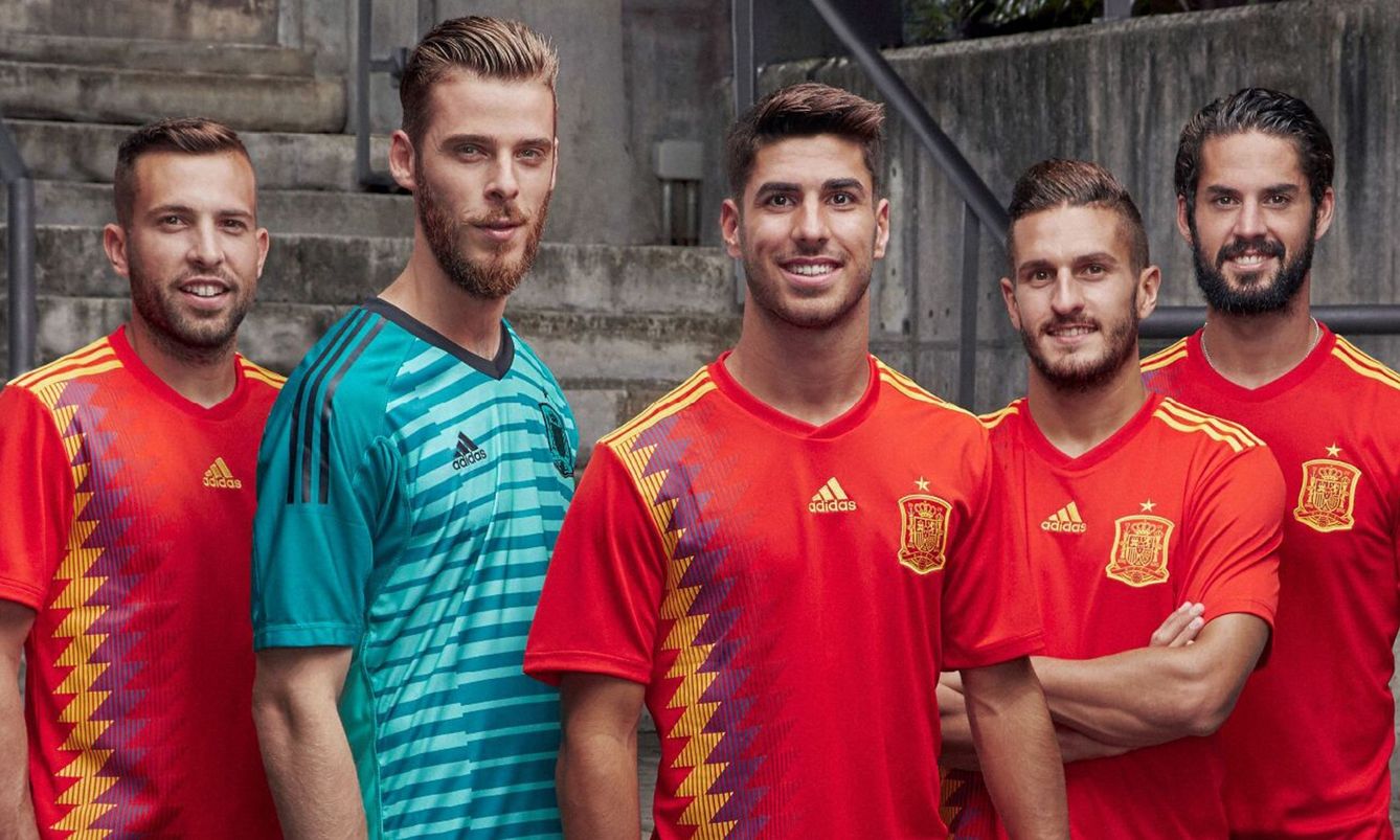 ÁLBUM: Así es la nueva y polémica camiseta de España.