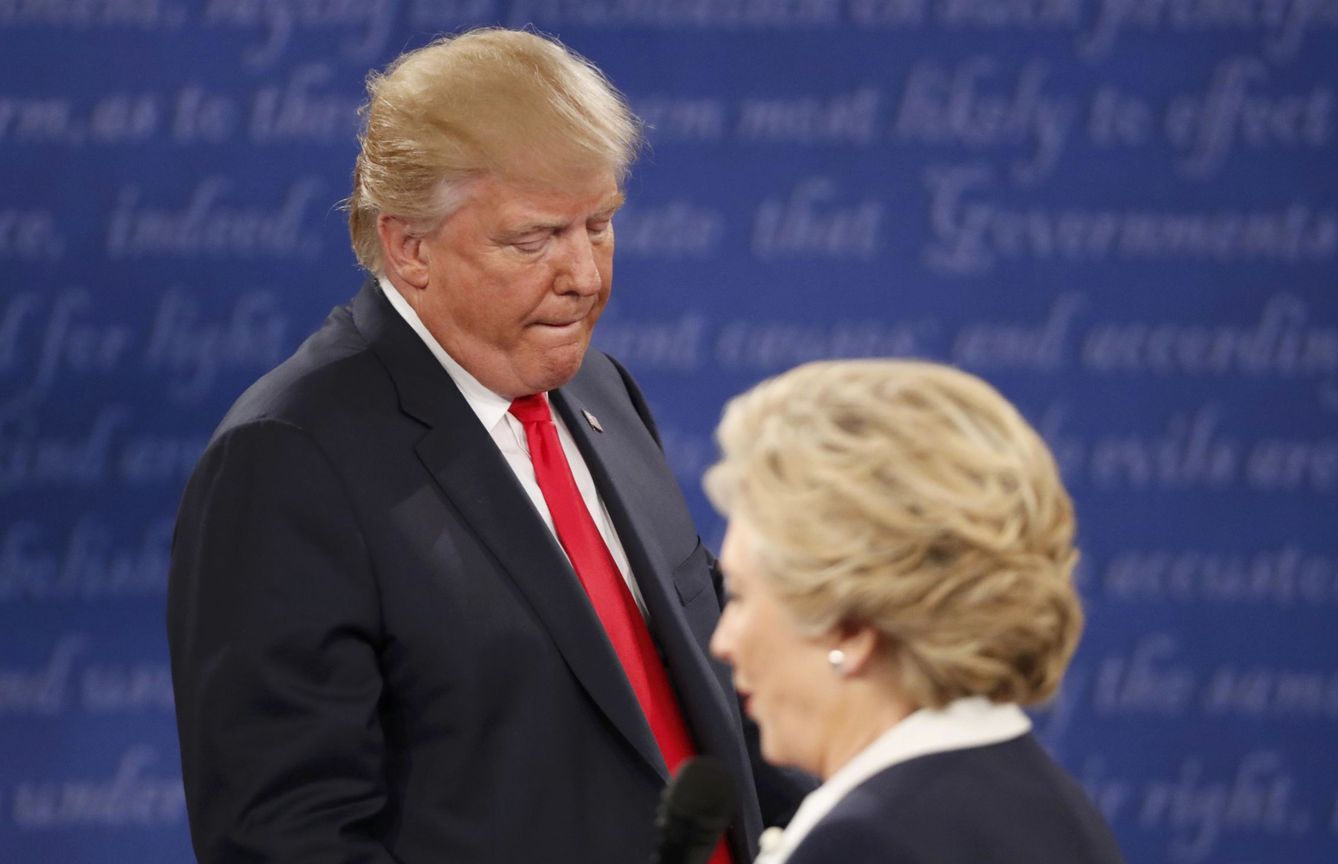 Los candidatos a la presidencia de Estados Unidos, durante el último debate electoral. (Reuters)