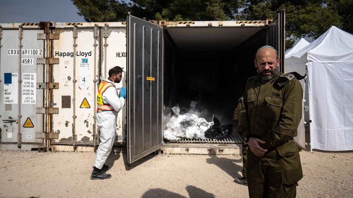 Los cadáveres que Israel no puede identificar: "En algunos cuerpos solo queda un kilo de huesos"