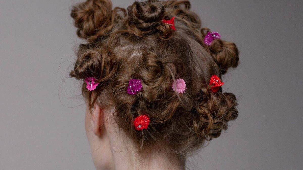 Tendencia TikTok: 5 accesorios que pueden transformar tu pelo en estos festivales
