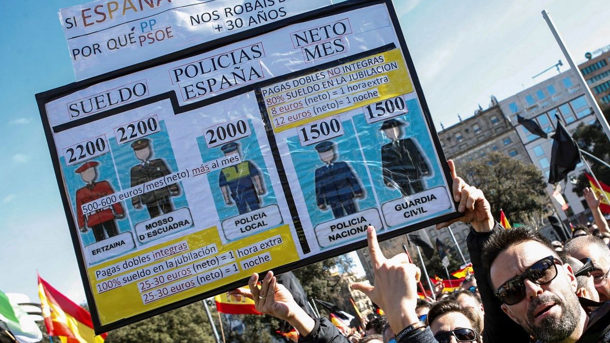 Manifestación inaudita en San Sebastián: policías y guardias civiles tras una pancarta