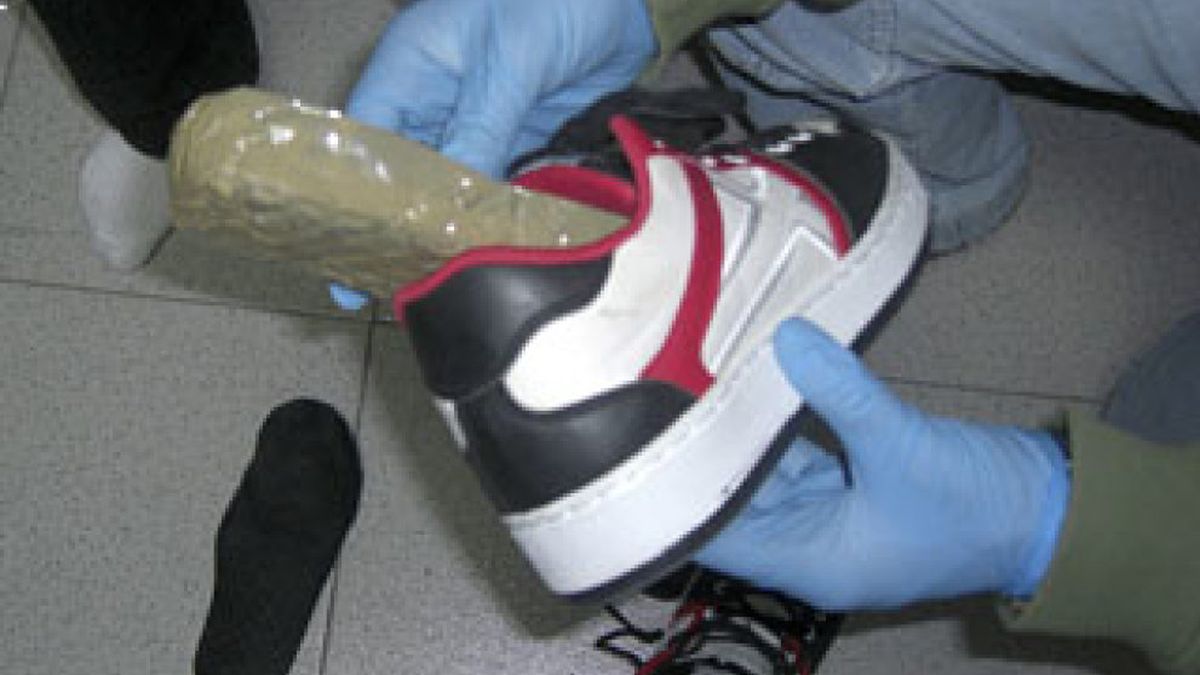 Cae una red que introducía cocaína camuflada en zapatillas de deporte