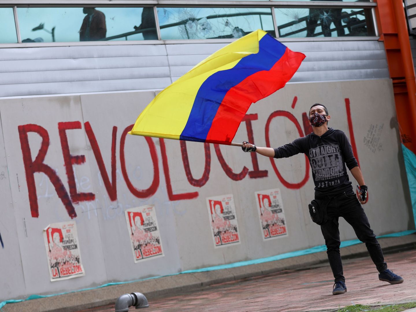 Un manifestante en Colombia, este lunes. (EFE)