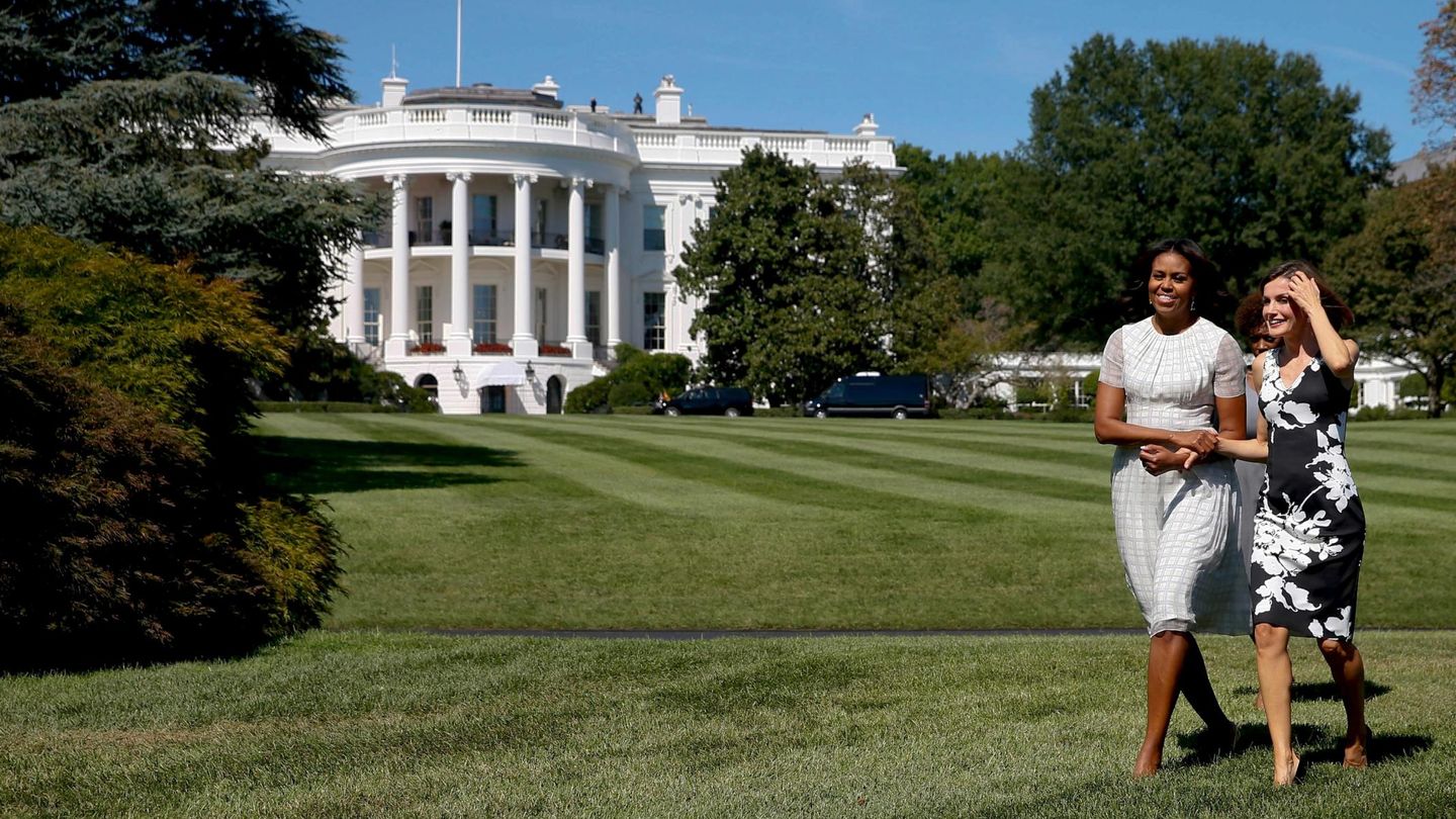 La reina Letizia y Michelle Obama, en la Casa Blanca. (Reuters/Pool/Juanjo Martín)