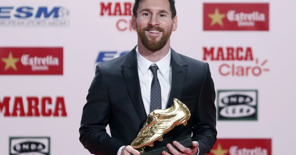 Foto: Leo Messi posa con la Bota de Oro. (EFE)
