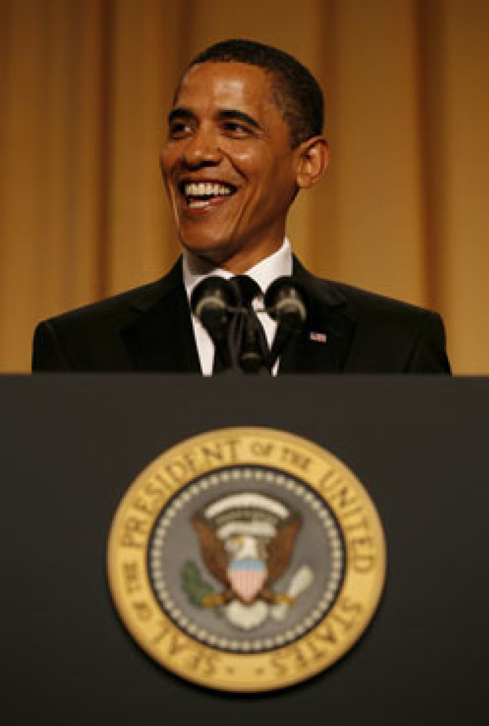 Foto: Obama bromea sobre sus 100 primeros días: "Consideraré seriamente perder la calma"