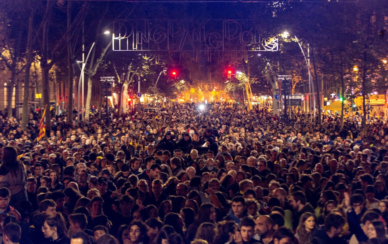 Cerca de 7.000 personas han acudido al acto de protesta previo a las elecciones en Barcelona. (EFE)