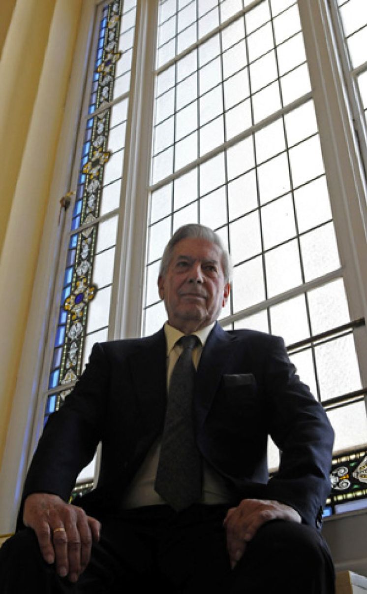 Foto: Vargas Llosa se arrepiente de su pasado revolucionario en 'Sables y utopías'
