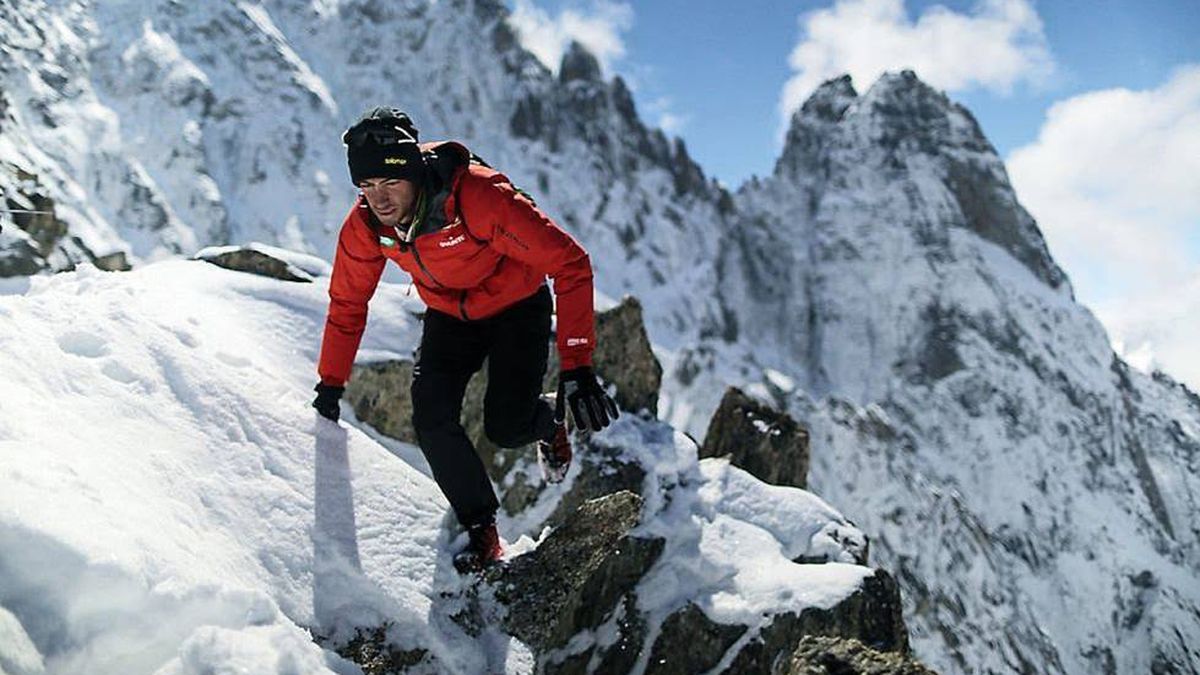 Kilian Jornet corona el Everest por segunda vez en una semana y rebaja su marca
