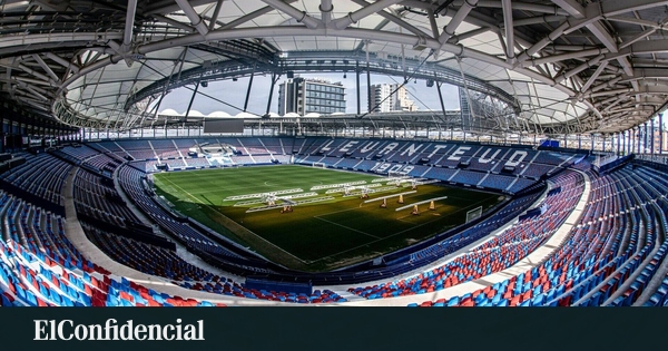 Altercados entre ultras del Sevilla y del Levante UD en los alrededores del estadio Ciutat de València