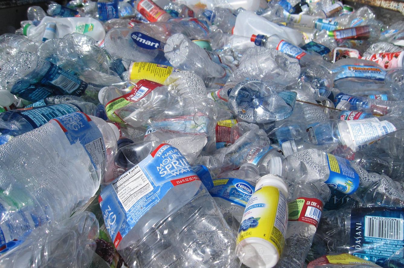 Los envases de plástico se someterán a nueva regulación. (Unsplash/@exportersindia)