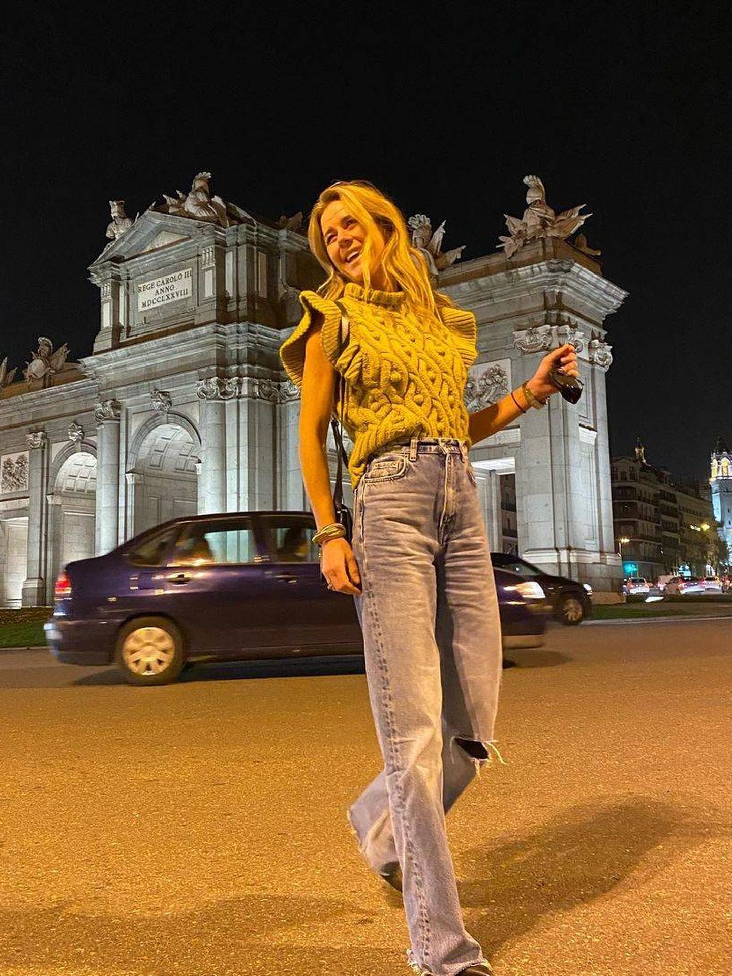 Amelia Bono con el chaleco de Zara. (Instagram @ameliabono)