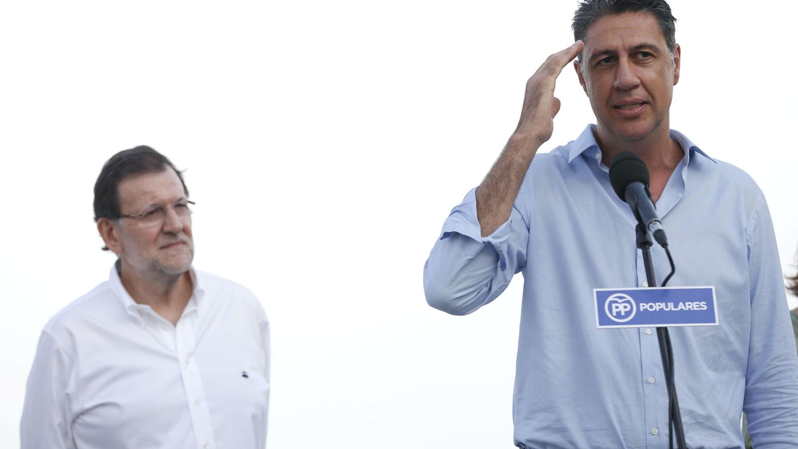 Foto: El presidente del Gobierno, Mariano Rajoy (i), con el candidato del PP a las elecciones autonómicas de Cataluña, Xavier Garcia Albiol (d). (EFE)