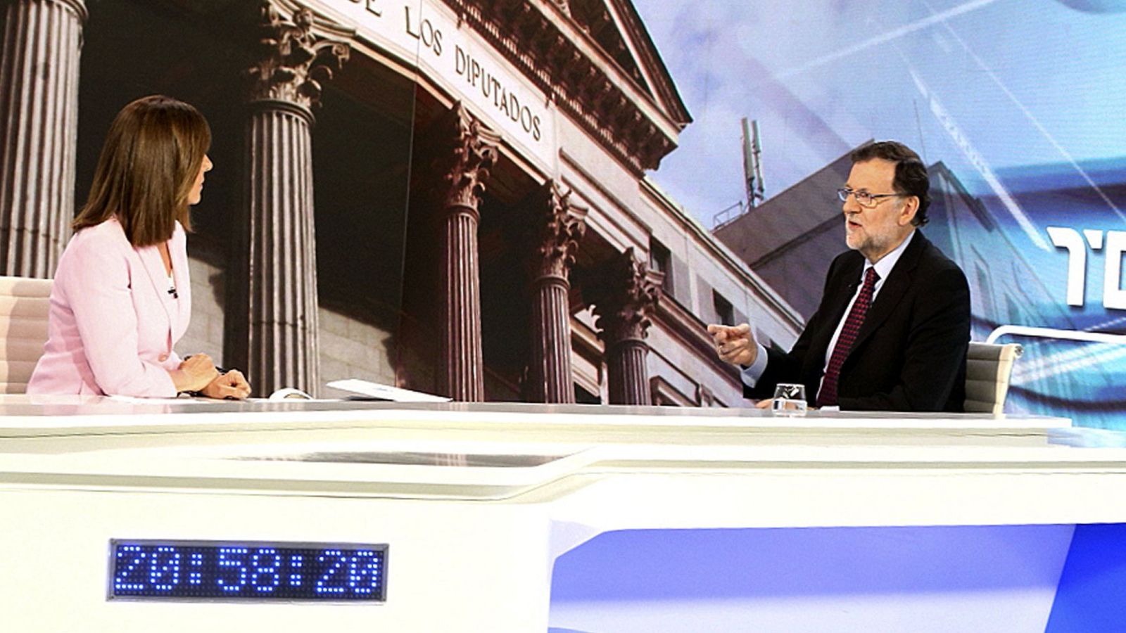 Foto: Mariano Rajoy, en el 'Telediario' de Ana Blanco en TVE. (EFE)