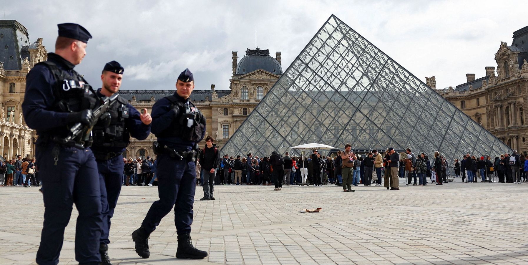 Cuatro amigos, 88 millones de euros y un asalto al estilo 'La casa de papel': el robo del Louvre se convertirá en una película