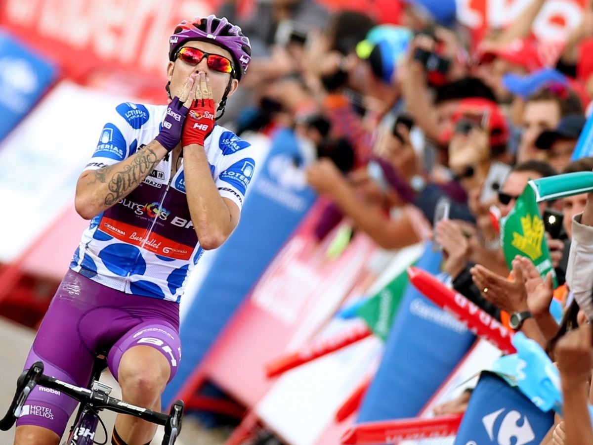 Foto: Ángel Madrazo, del Burgos BH, conquista en solitario la quinta etapa de la pasada Vuelta a España. (EFE)