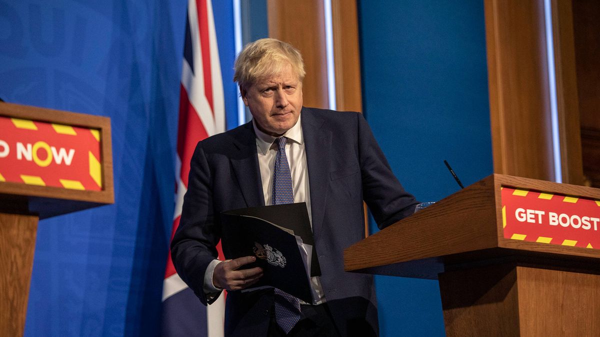 "Pido disculpas": Boris Johnson admite haber asistido a una fiesta en pleno confinamiento