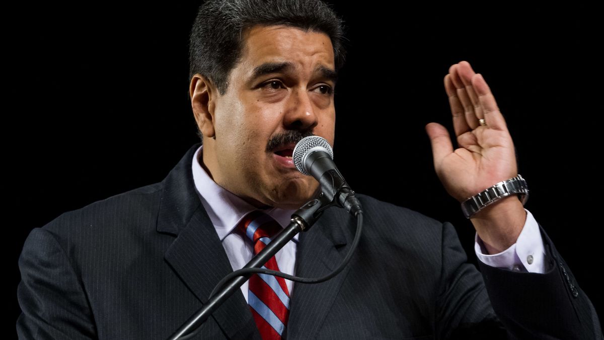 Maduro critica la actitud "intervencionista, racista y colonialista" de Mariano Rajoy