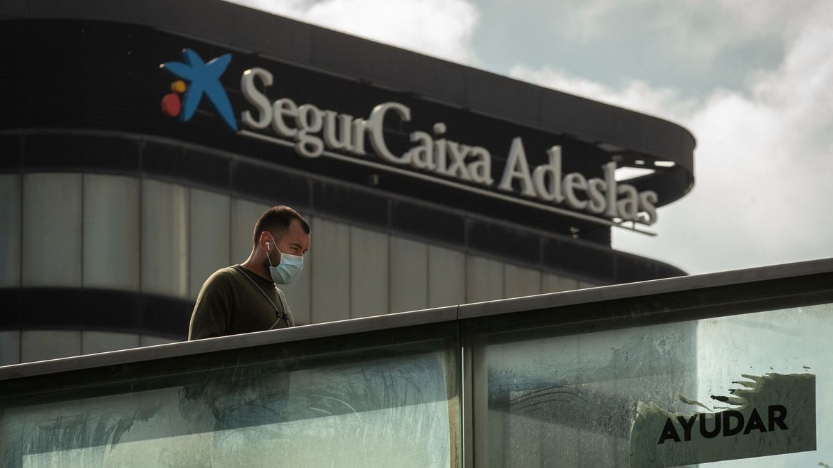 Díaz dice que el Gobierno "está trabajando para mitigar" el ERE de CaixaBank