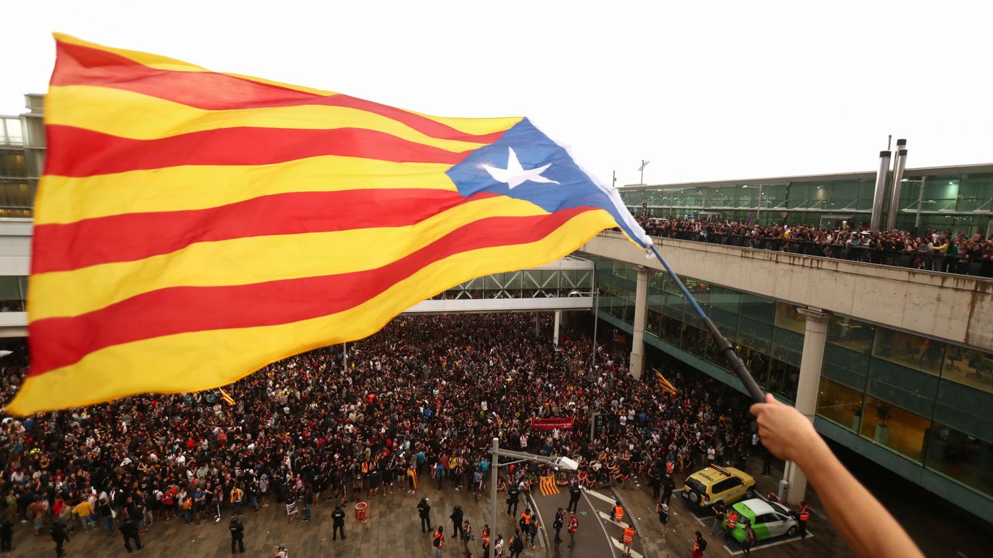Protestas independentistas en el Aeropuerto de El Prat de Barcelona. (Reuters)