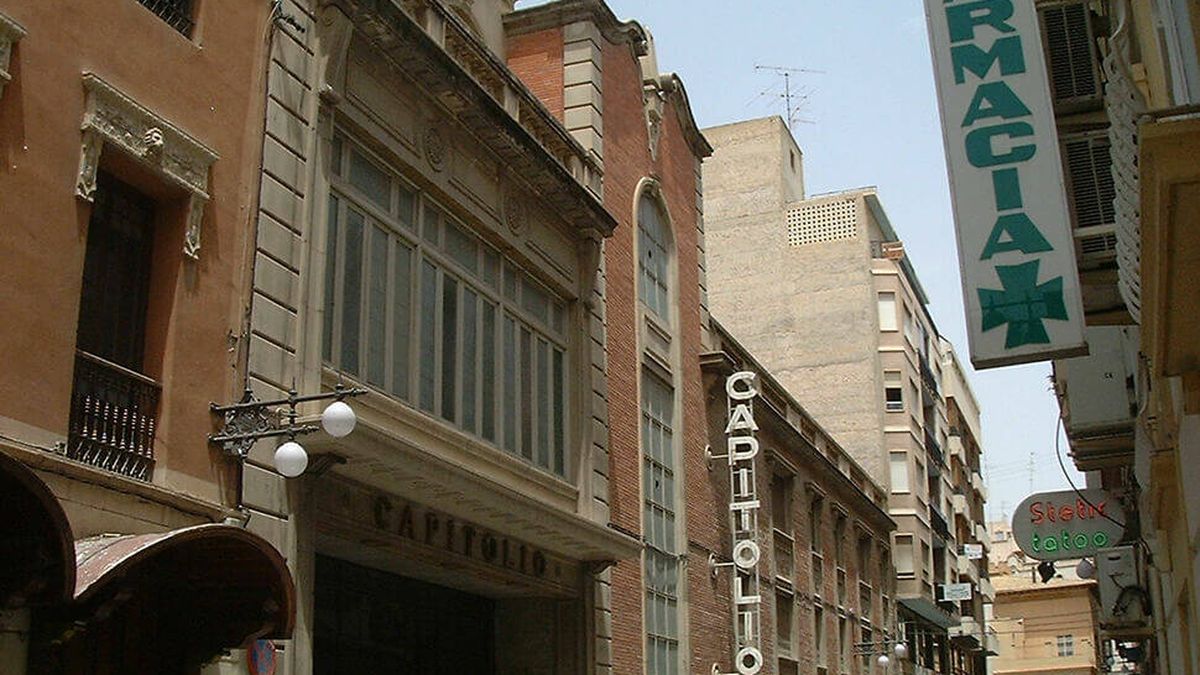 Zara vende al CEU el antiguo Cine Capitolio de Elche que convirtió en tienda de moda
