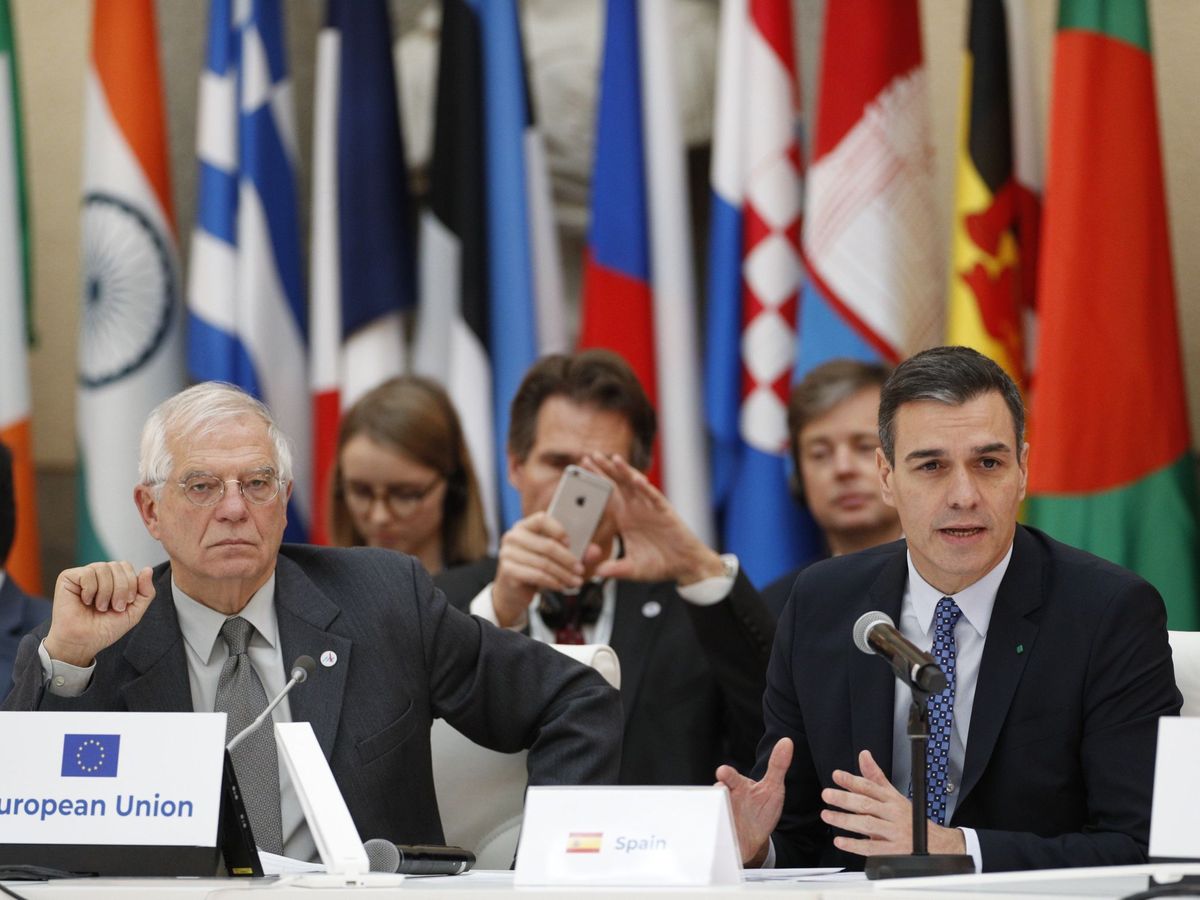 Foto: Borrell con Sánchez en una reunión en Madrid. (EFE)