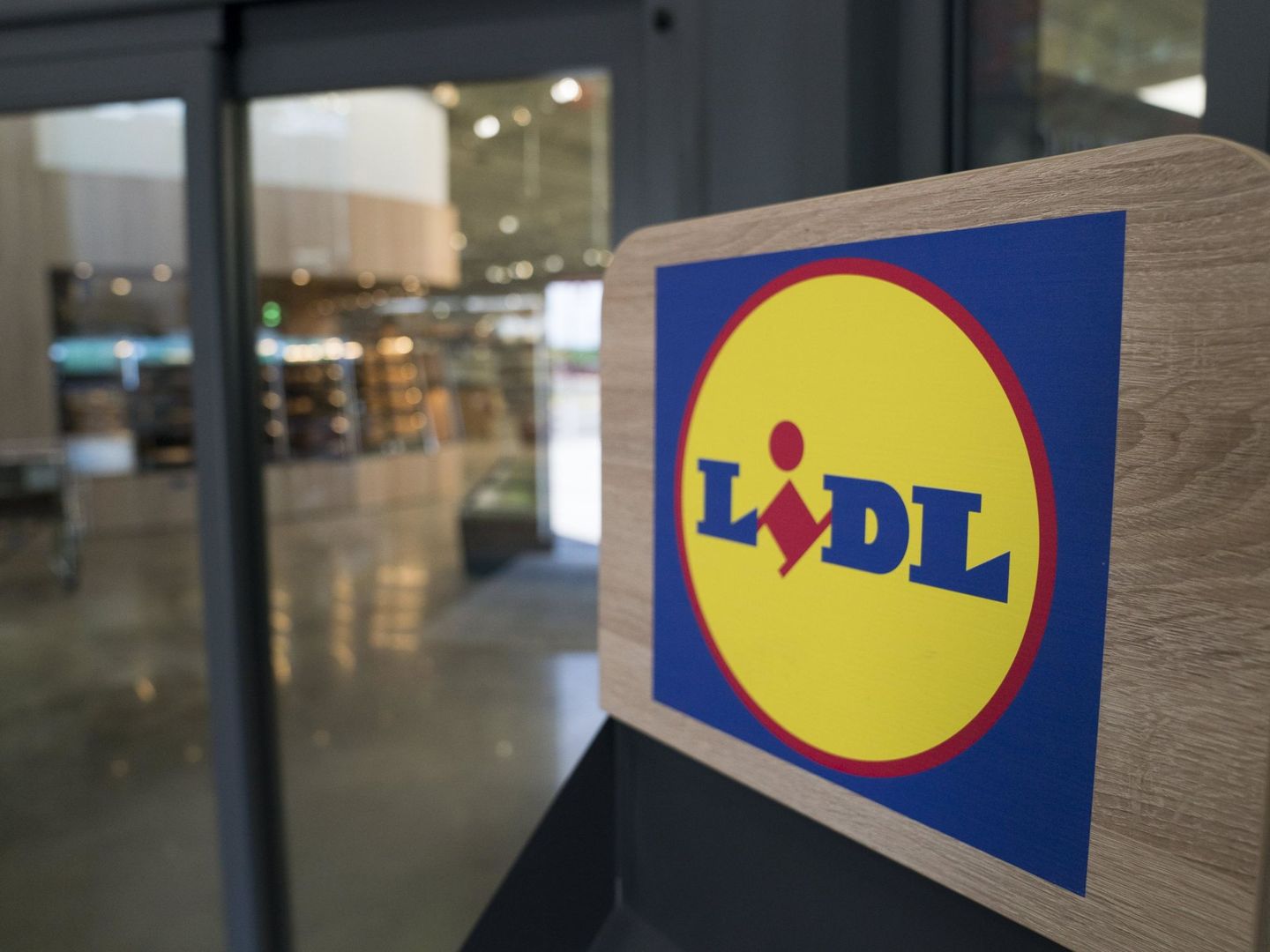 Lidl es una de las cadenas de supermercados que se ha aliado con nativos digitales (Lola Market) en España. (Reuters)