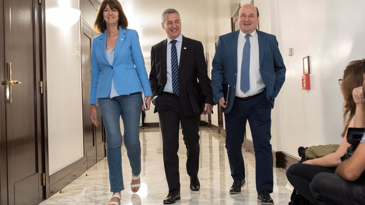 Mendia anuncia su entrada en el Gobierno vasco para "arrimar el hombro" ante el covid